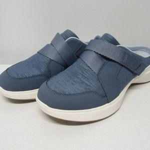 NEW! Clarks Light Blue Cloudstepper Slip On Sneakers - Size 7